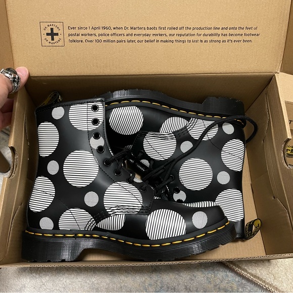 NIB Women’s Size 7 Dr. Martens 1460 Polka Dot Smooth Leather 8-Eye Lace Up Boots - Picture 14 of 15